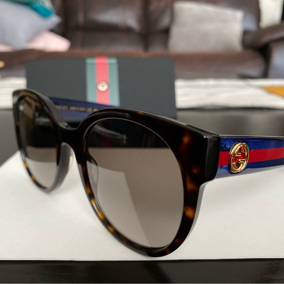 Gucci sunnies - Picture 3 of 6